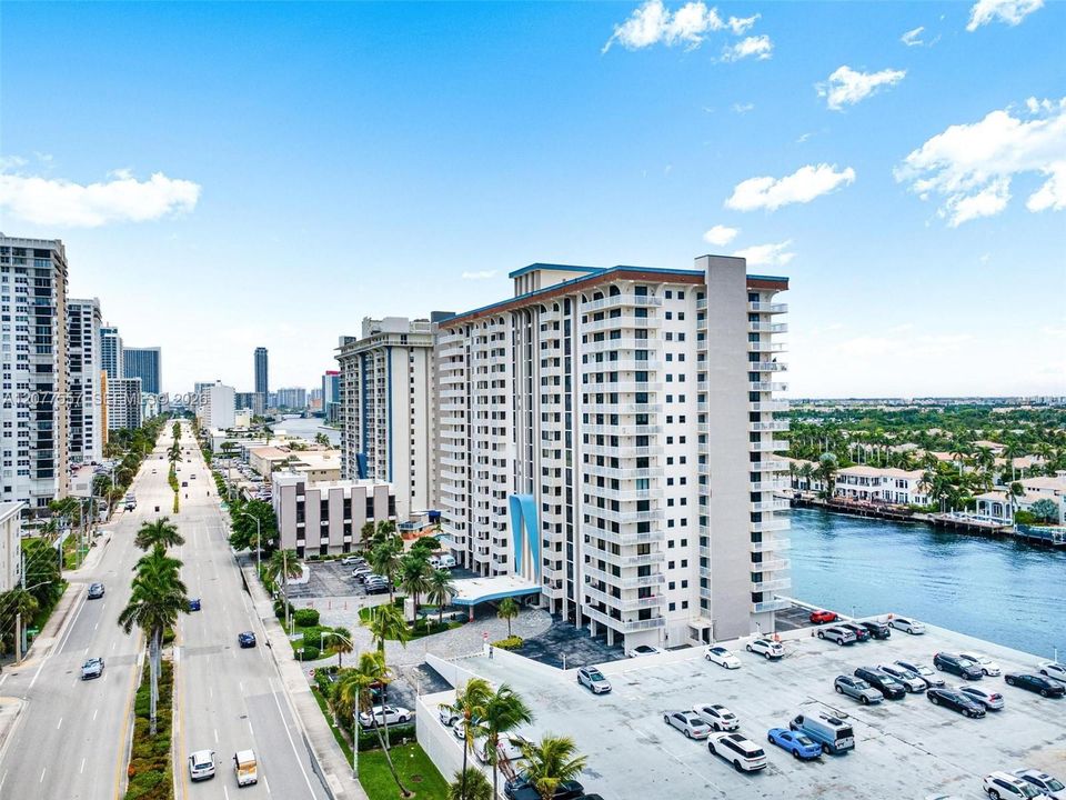 For Rent: $3,400 (2 beds, 2 baths, 1287 Square Feet)