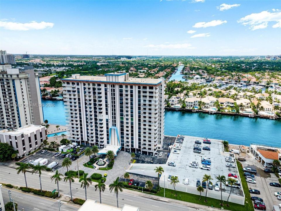 For Rent: $3,400 (2 beds, 2 baths, 1287 Square Feet)