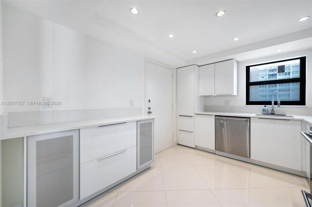For Rent: $3,400 (2 beds, 2 baths, 1287 Square Feet)