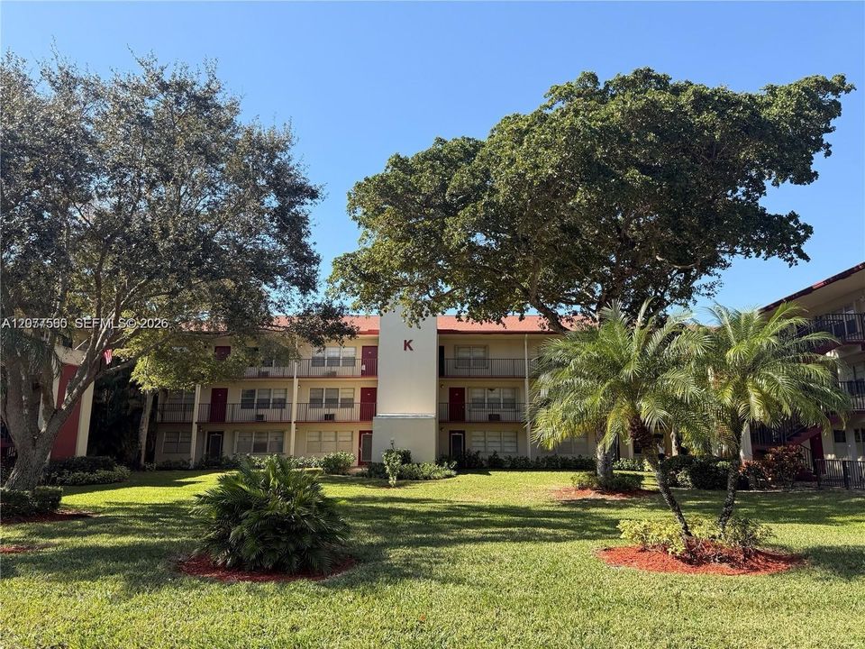 For Rent: $1,750 (2 beds, 1 baths, 954 Square Feet)