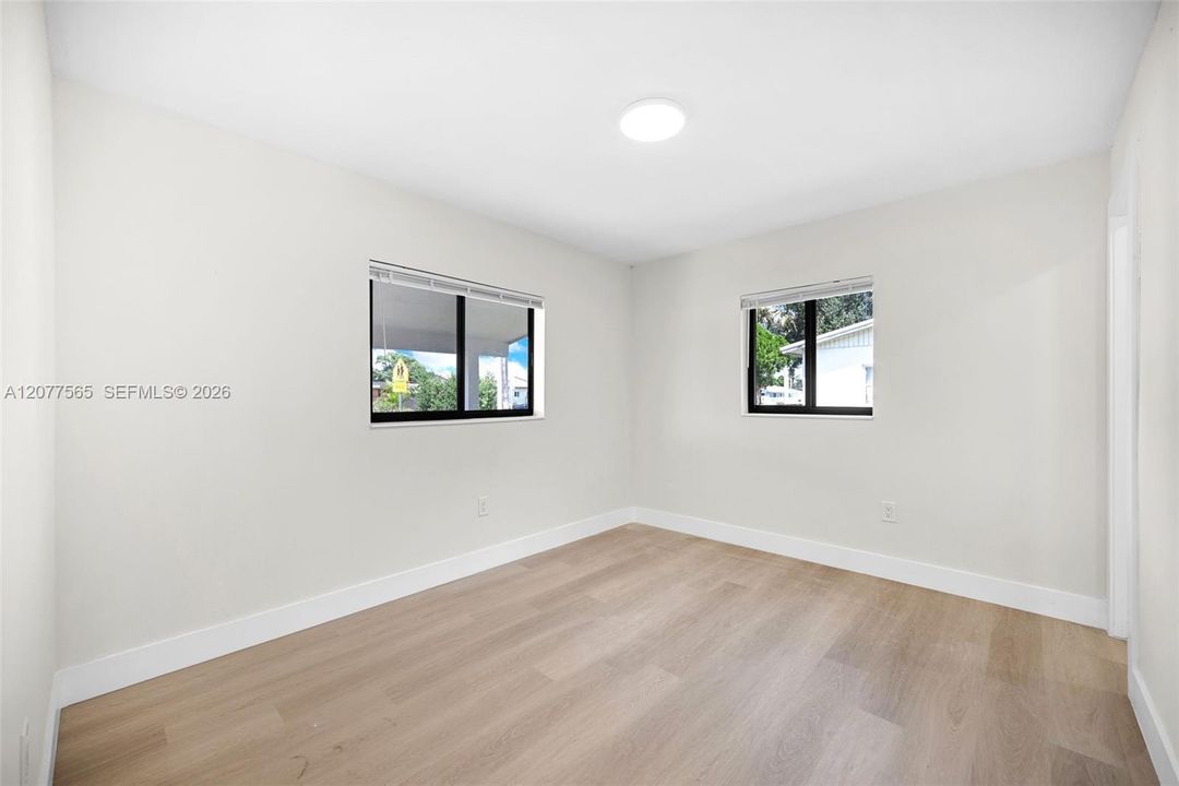 На продажу: $549,000 (4 спален, 2 ванн, 1104 Квадратных фут)