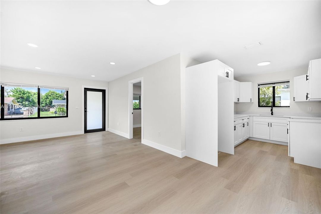 На продажу: $549,000 (4 спален, 2 ванн, 1104 Квадратных фут)