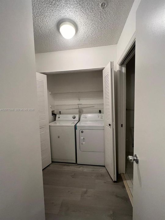 For Rent: $2,200 (2 beds, 2 baths, 966 Square Feet)