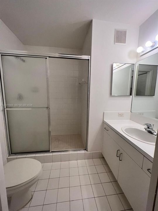 For Rent: $2,200 (2 beds, 2 baths, 966 Square Feet)