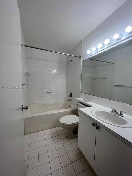 For Rent: $2,200 (2 beds, 2 baths, 966 Square Feet)