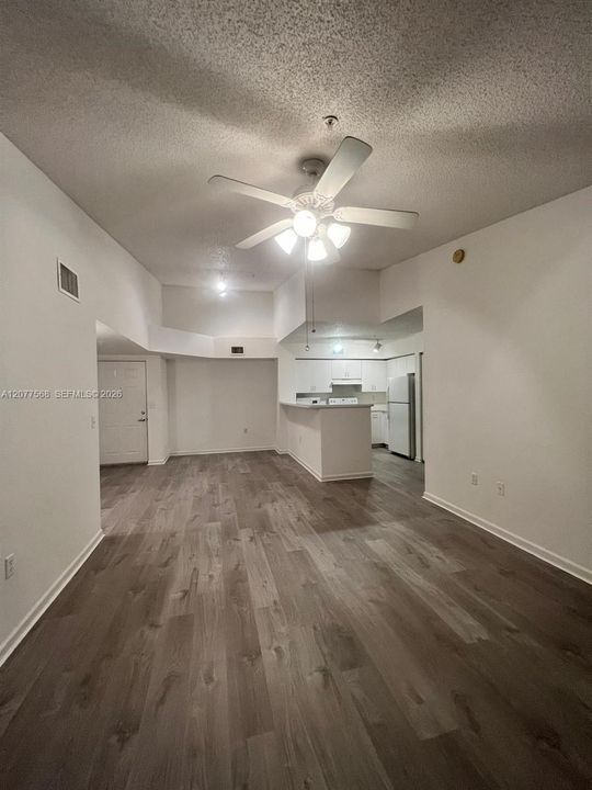 For Rent: $2,200 (2 beds, 2 baths, 966 Square Feet)