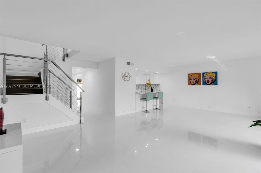 For Rent: $4,300 (3 beds, 3 baths, 1983 Square Feet)