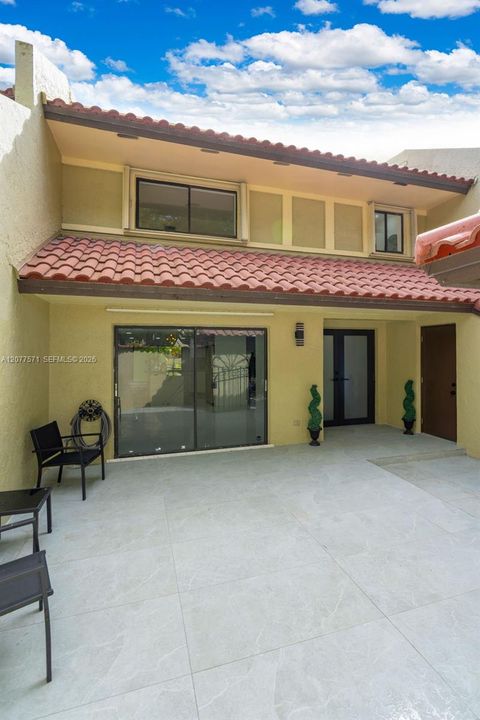 For Rent: $4,300 (3 beds, 3 baths, 1983 Square Feet)