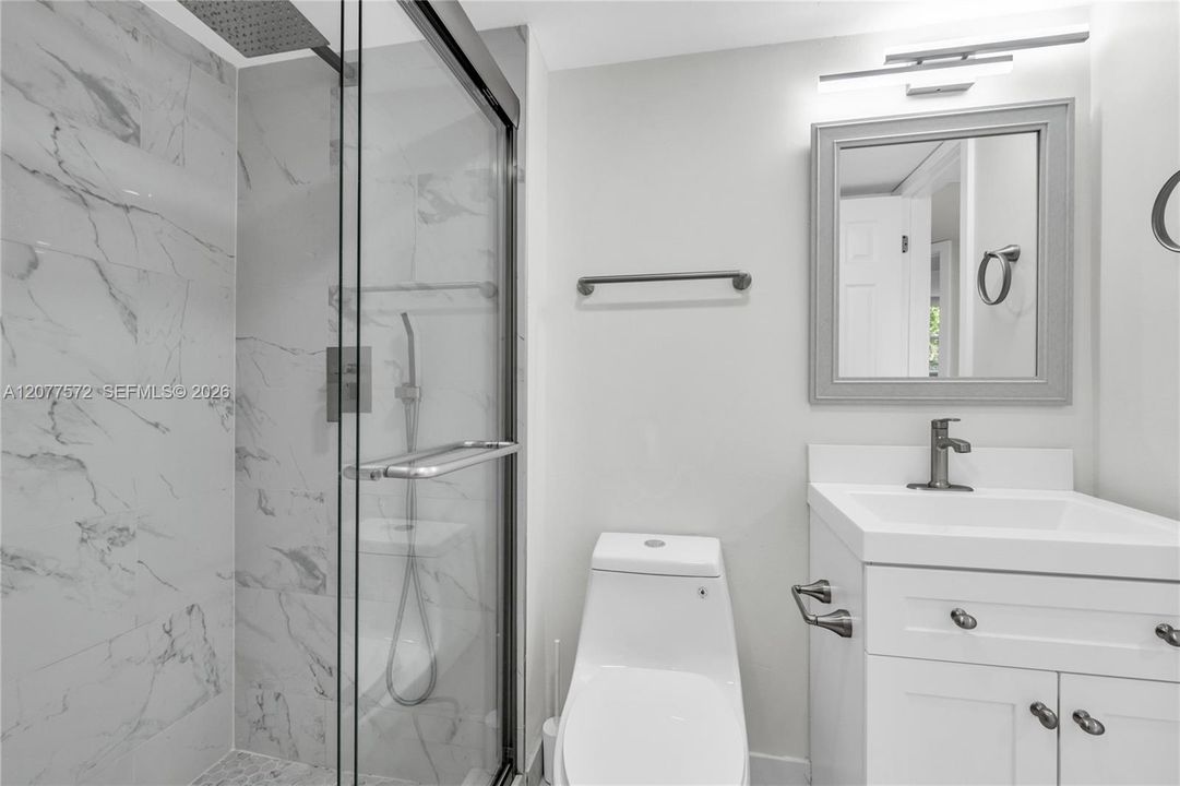 На продажу: $159,900 (2 спален, 2 ванн, 950 Квадратных фут)