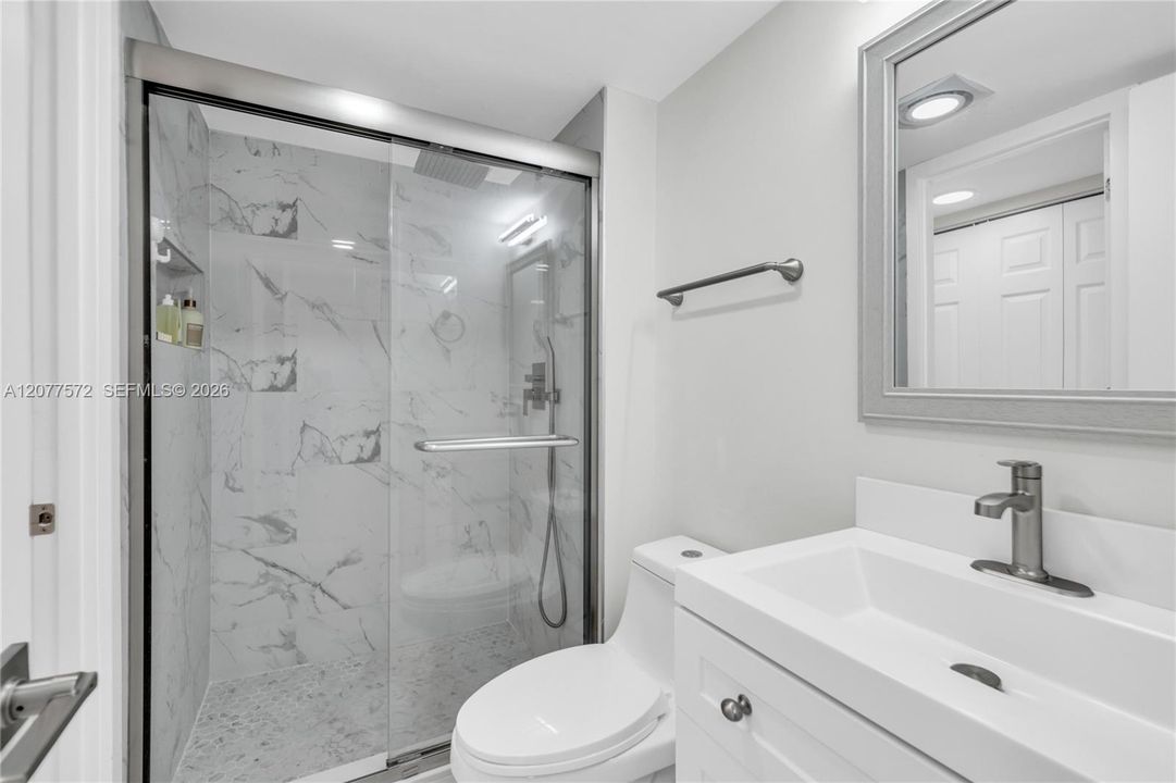 На продажу: $159,900 (2 спален, 2 ванн, 950 Квадратных фут)
