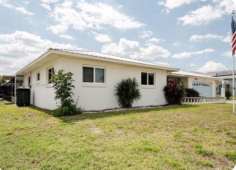 For Sale: $650,000 (3 beds, 2 baths, 1850 Square Feet)