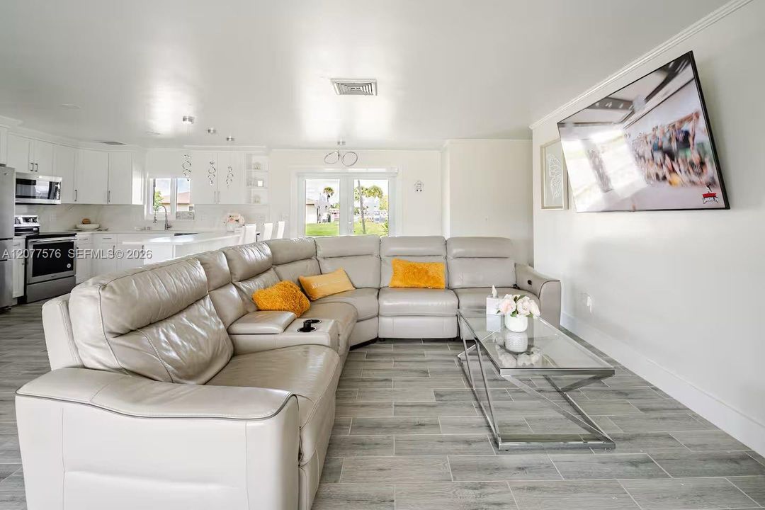 For Sale: $650,000 (3 beds, 2 baths, 1850 Square Feet)