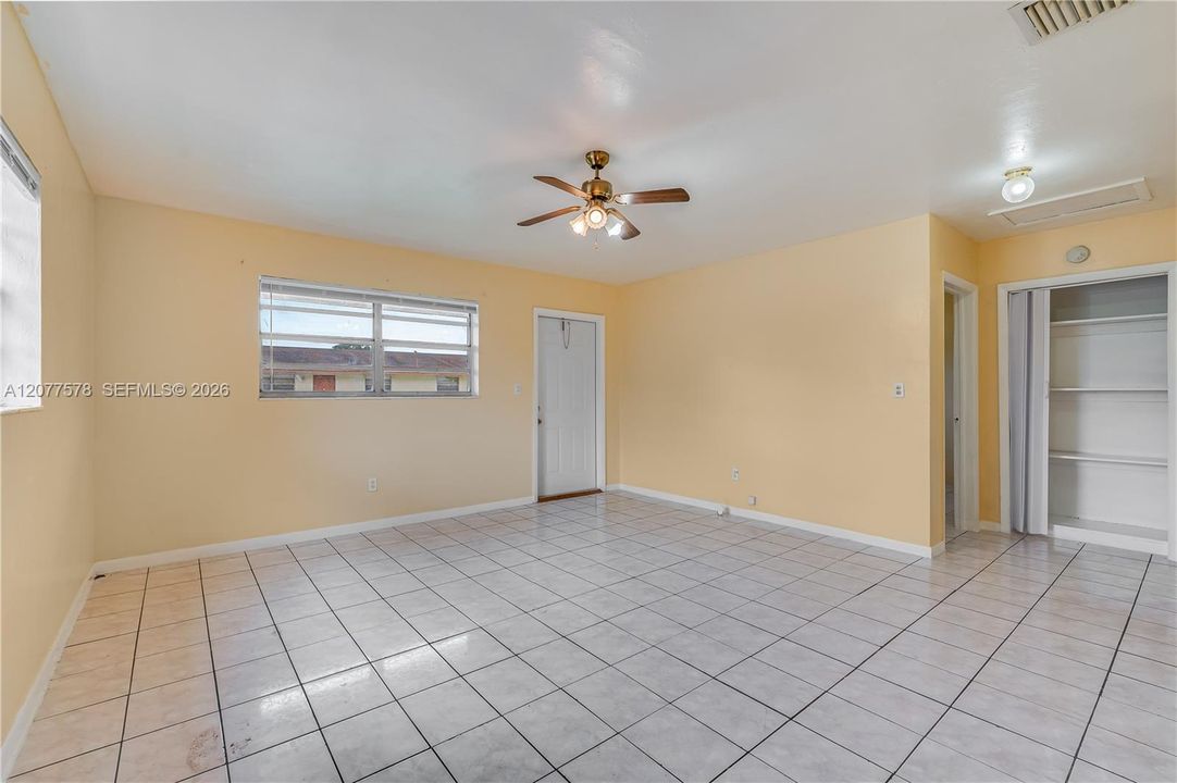 For Rent: $2,090 (2 beds, 1 baths, 2140 Square Feet)