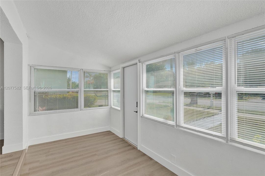 En Venta: $419,900 (2 camas, 1 baños, 864 Pies cuadrados)