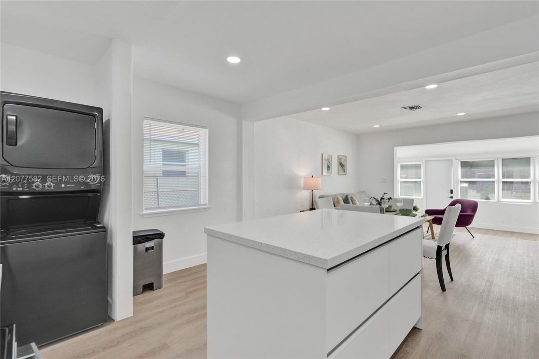 En Venta: $419,900 (2 camas, 1 baños, 864 Pies cuadrados)