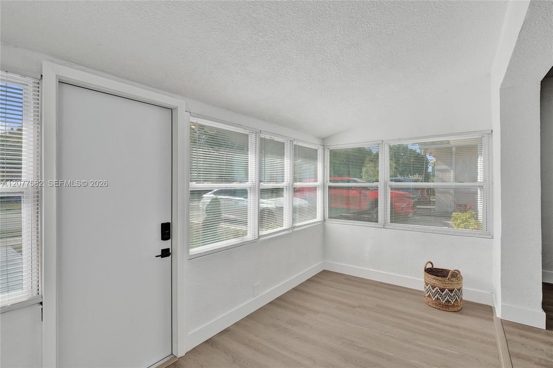 En Venta: $419,900 (2 camas, 1 baños, 864 Pies cuadrados)