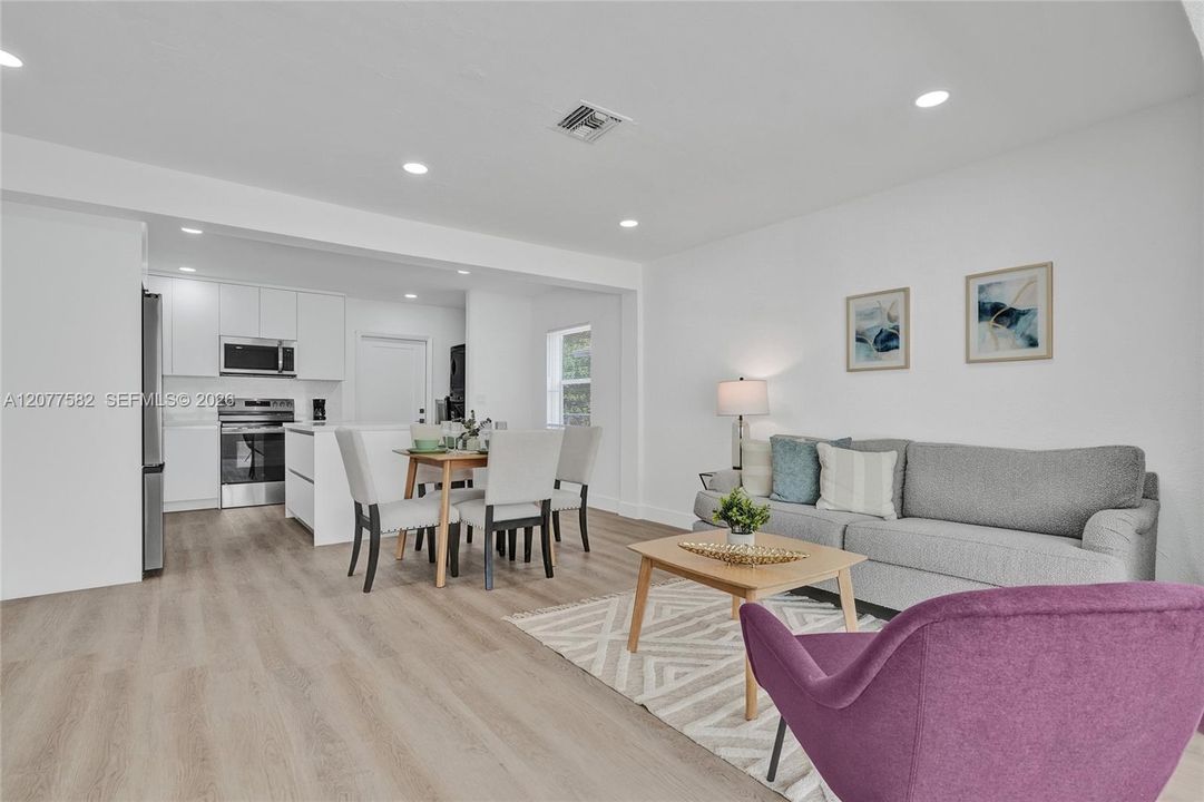 En Venta: $419,900 (2 camas, 1 baños, 864 Pies cuadrados)