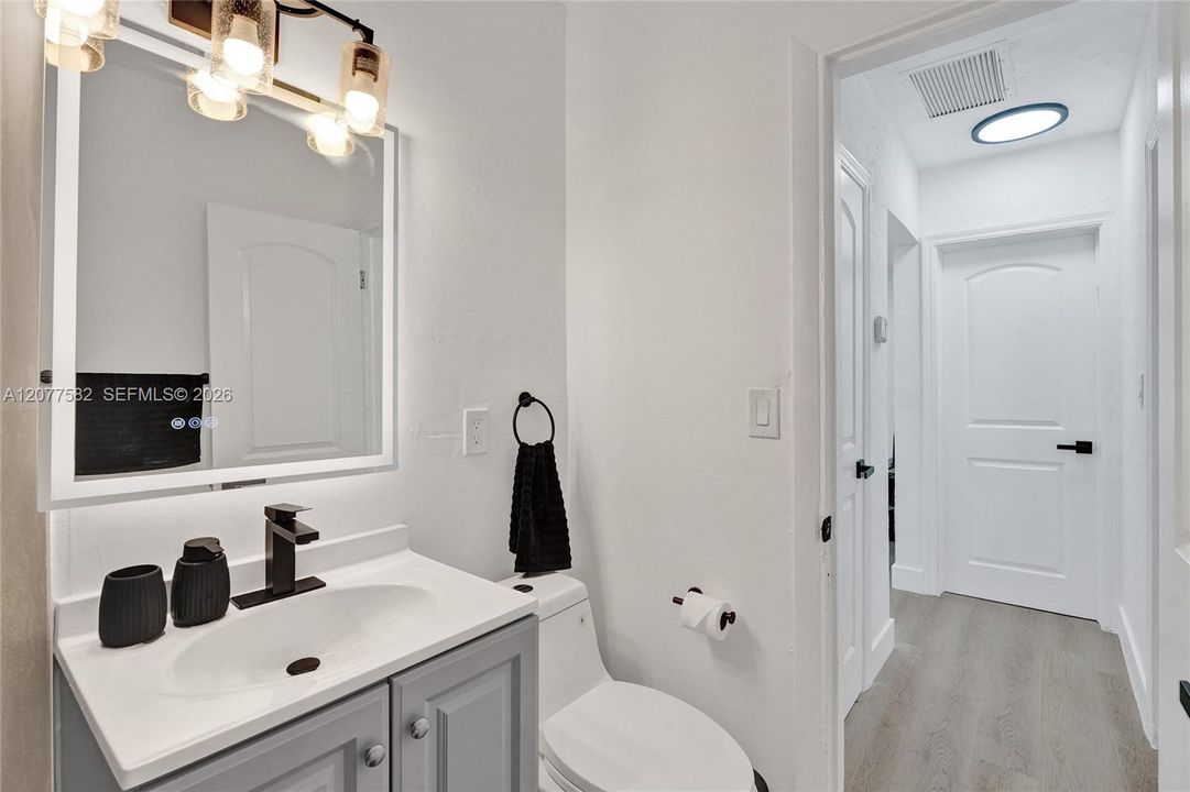 En Venta: $419,900 (2 camas, 1 baños, 864 Pies cuadrados)