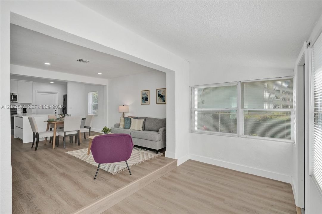 En Venta: $419,900 (2 camas, 1 baños, 864 Pies cuadrados)