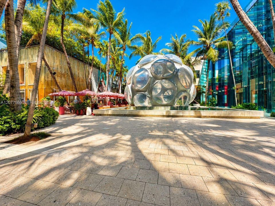 На продажу: $990,000 (0.17 acres)