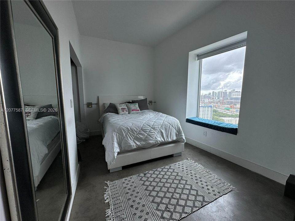 For Sale: $359,000 (2 beds, 1 baths, 867 Square Feet)