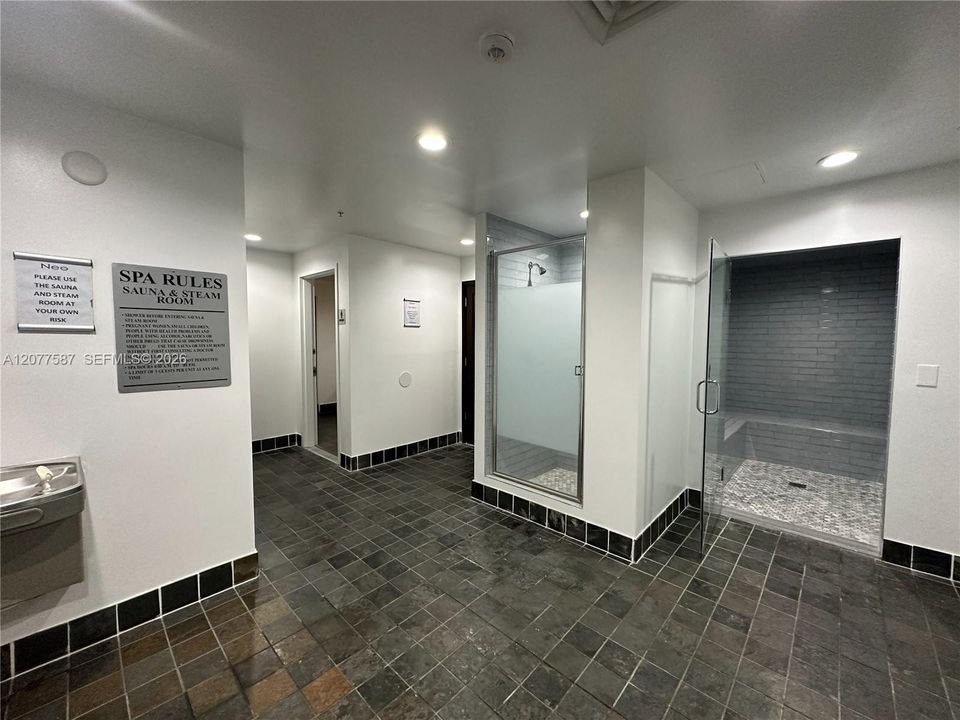 For Sale: $359,000 (2 beds, 1 baths, 867 Square Feet)
