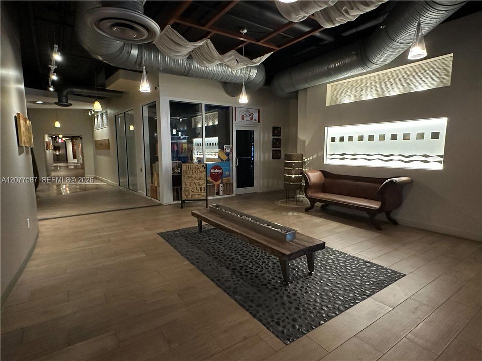 For Sale: $359,000 (2 beds, 1 baths, 867 Square Feet)