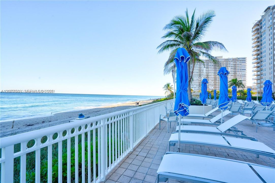 For Rent: $3,500 (1 beds, 1 baths, 960 Square Feet)