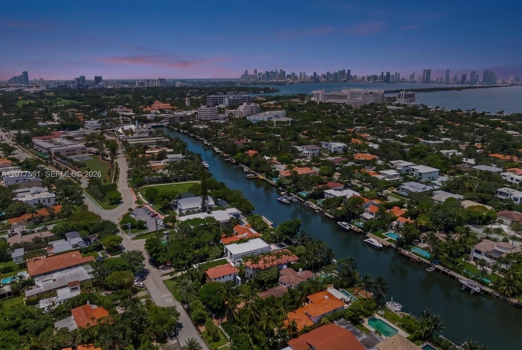 For Sale: $11,995,000 (6 beds, 7 baths, 5000 Square Feet)