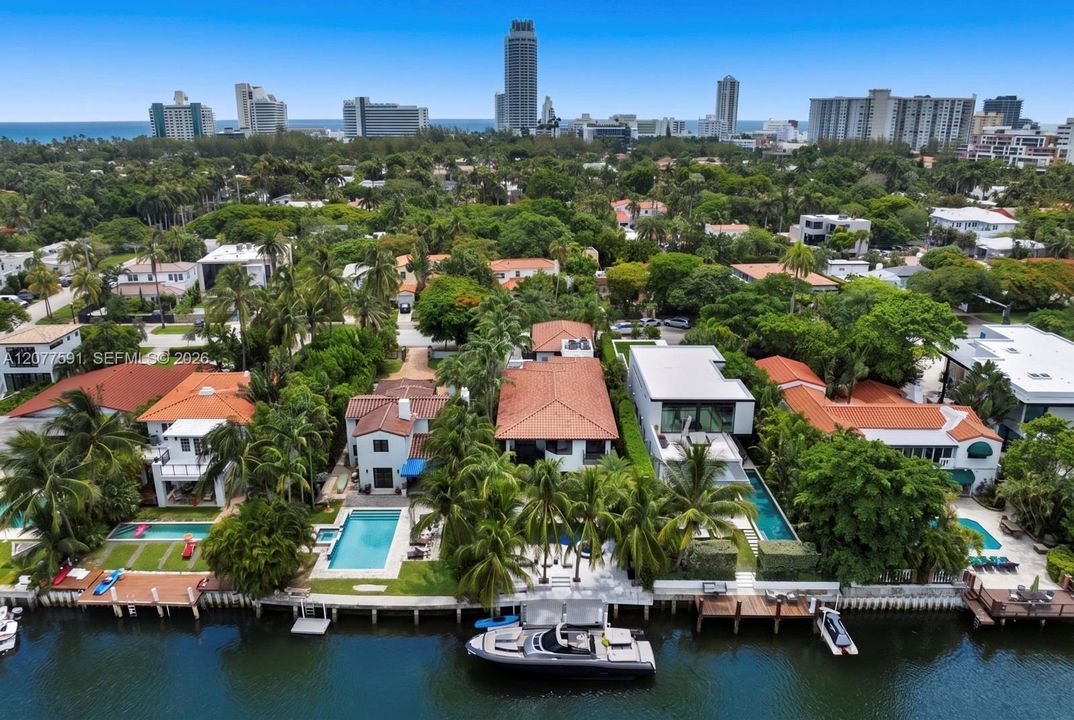 For Sale: $11,995,000 (6 beds, 7 baths, 5000 Square Feet)