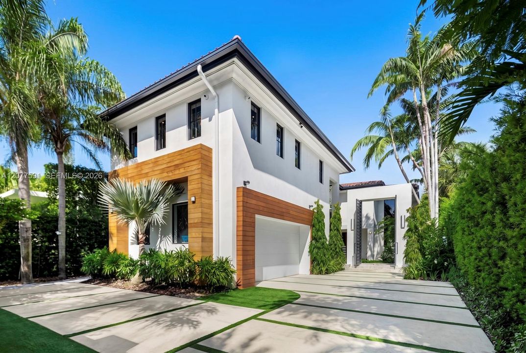 For Sale: $11,995,000 (6 beds, 7 baths, 5000 Square Feet)