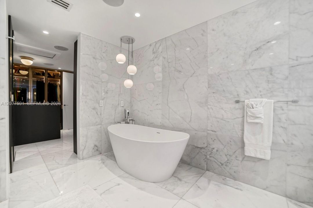 For Sale: $11,995,000 (6 beds, 7 baths, 5000 Square Feet)