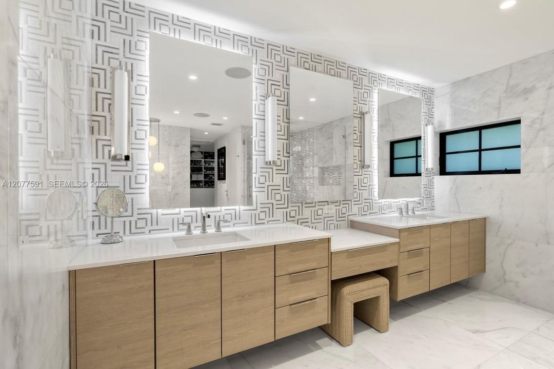 For Sale: $11,995,000 (6 beds, 7 baths, 5000 Square Feet)
