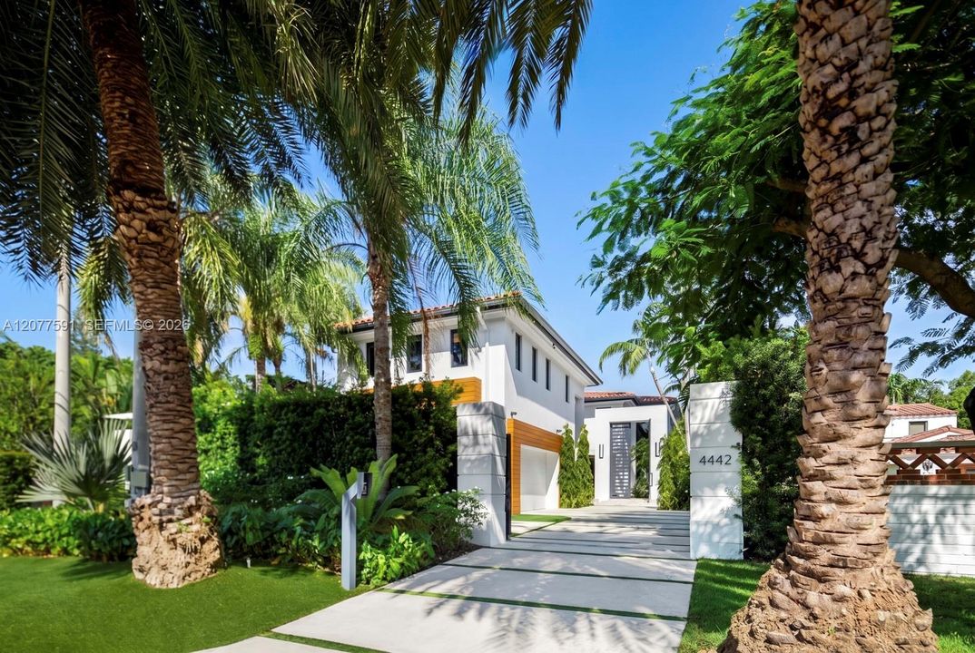 For Sale: $11,995,000 (6 beds, 7 baths, 5000 Square Feet)
