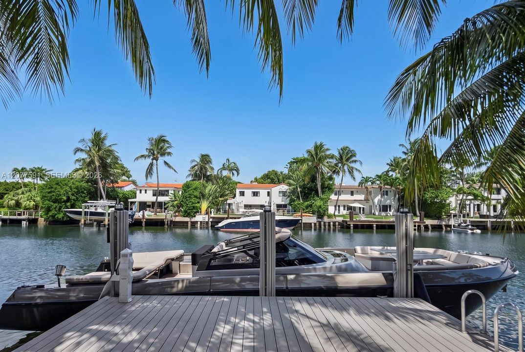 For Sale: $11,995,000 (6 beds, 7 baths, 5000 Square Feet)