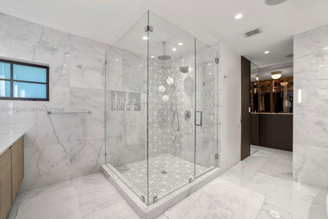 For Sale: $11,995,000 (6 beds, 7 baths, 5000 Square Feet)