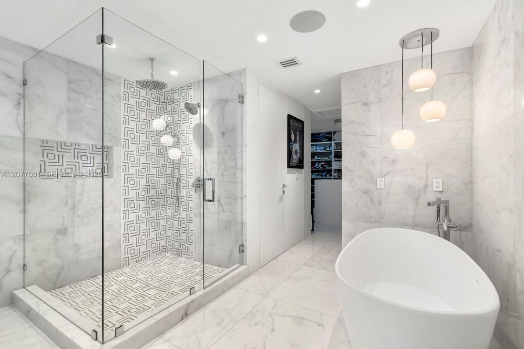 For Sale: $11,995,000 (6 beds, 7 baths, 5000 Square Feet)