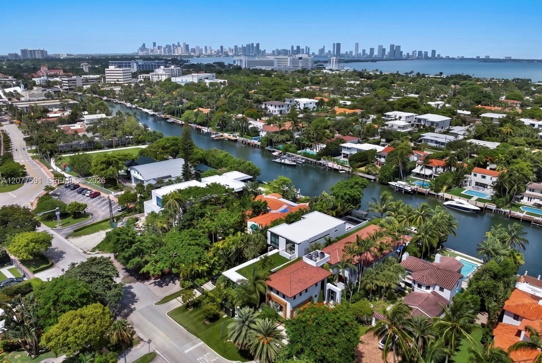 For Sale: $11,995,000 (6 beds, 7 baths, 5000 Square Feet)