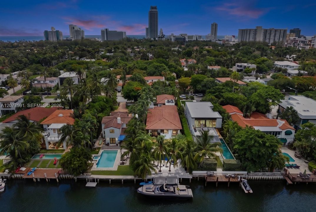 For Sale: $11,995,000 (6 beds, 7 baths, 5000 Square Feet)