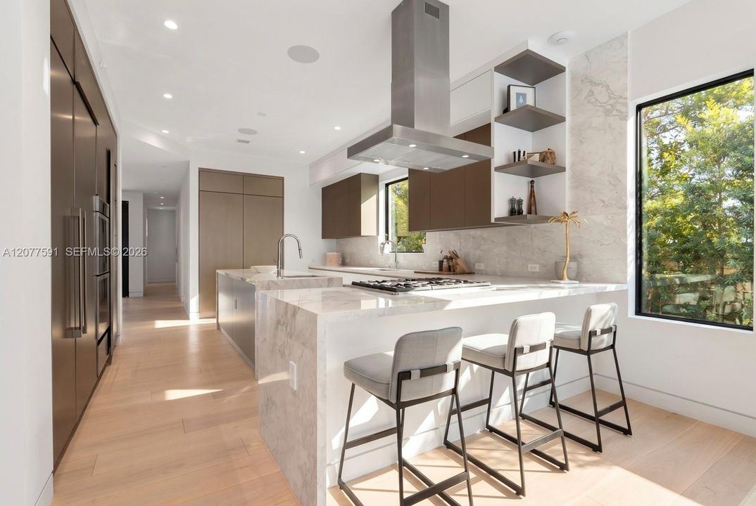 For Sale: $11,995,000 (6 beds, 7 baths, 5000 Square Feet)