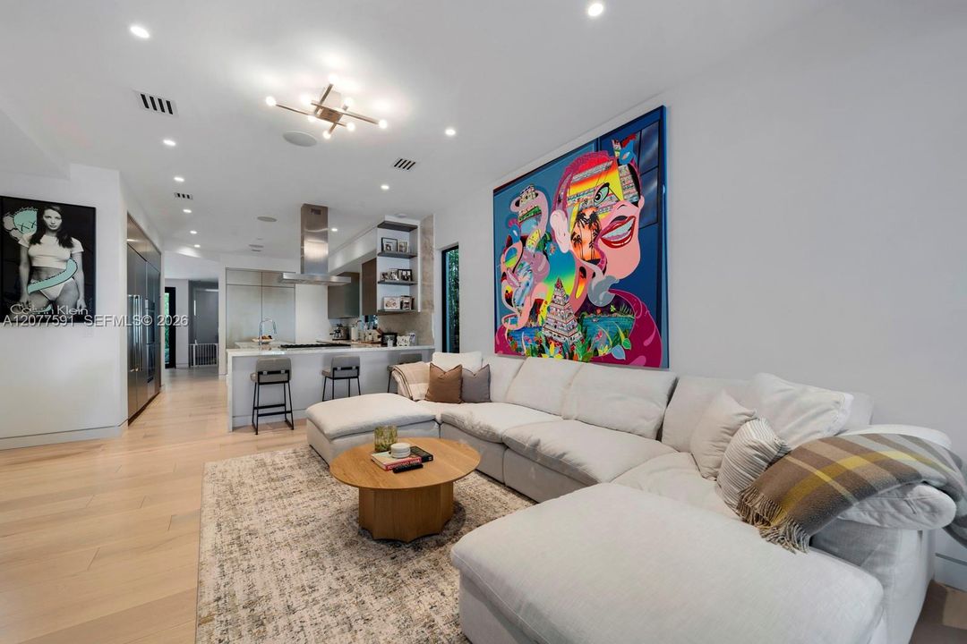 For Sale: $11,995,000 (6 beds, 7 baths, 5000 Square Feet)