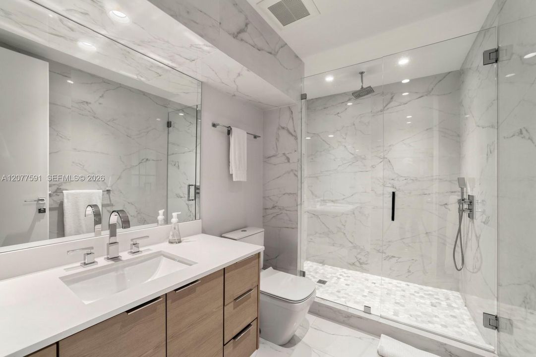 For Sale: $11,995,000 (6 beds, 7 baths, 5000 Square Feet)