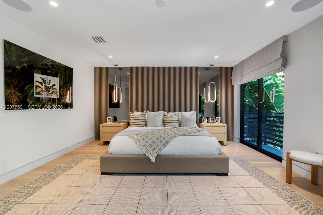 For Sale: $11,995,000 (6 beds, 7 baths, 5000 Square Feet)