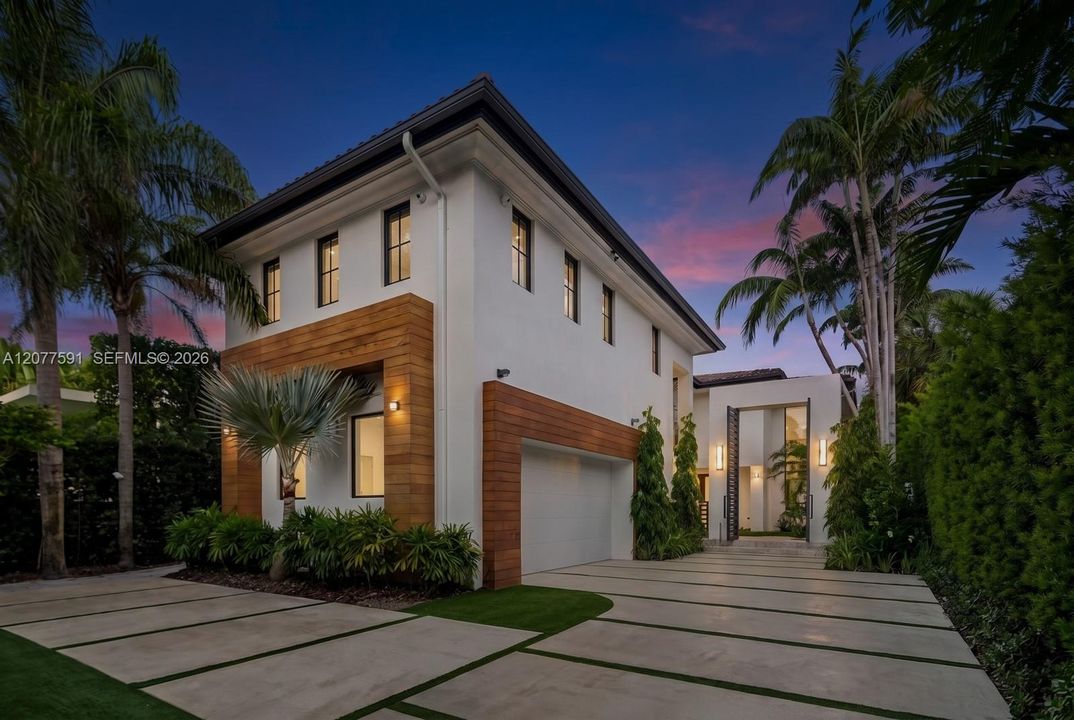 For Sale: $11,995,000 (6 beds, 7 baths, 5000 Square Feet)