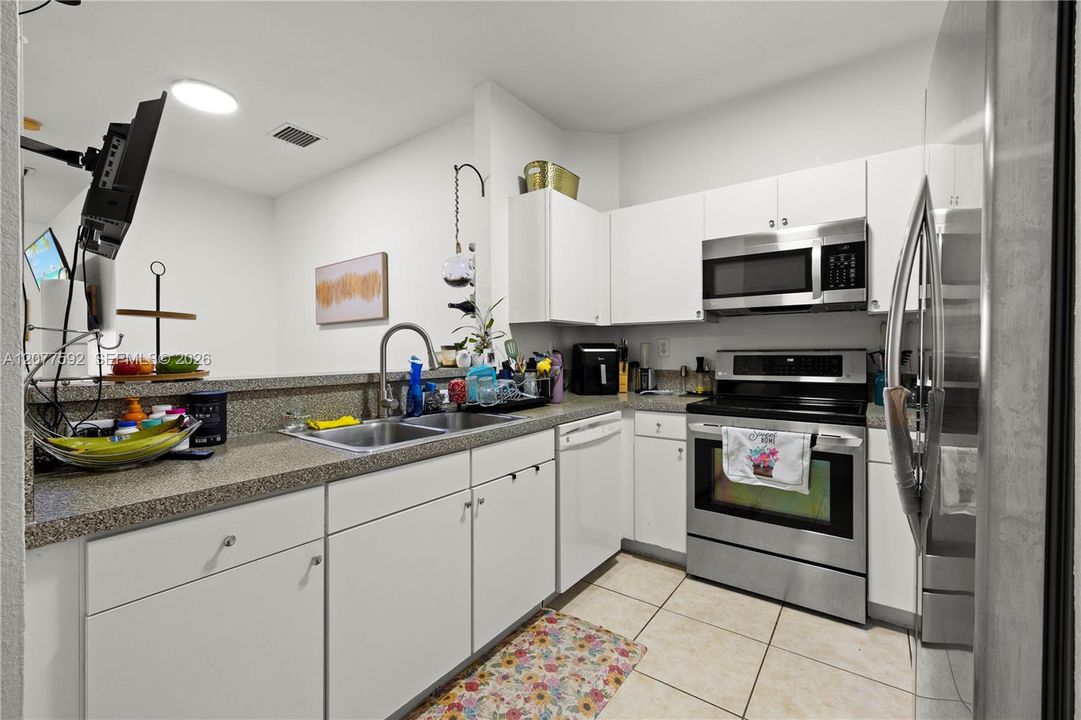En Venta: $385,000 (3 camas, 2 baños, 1210 Pies cuadrados)