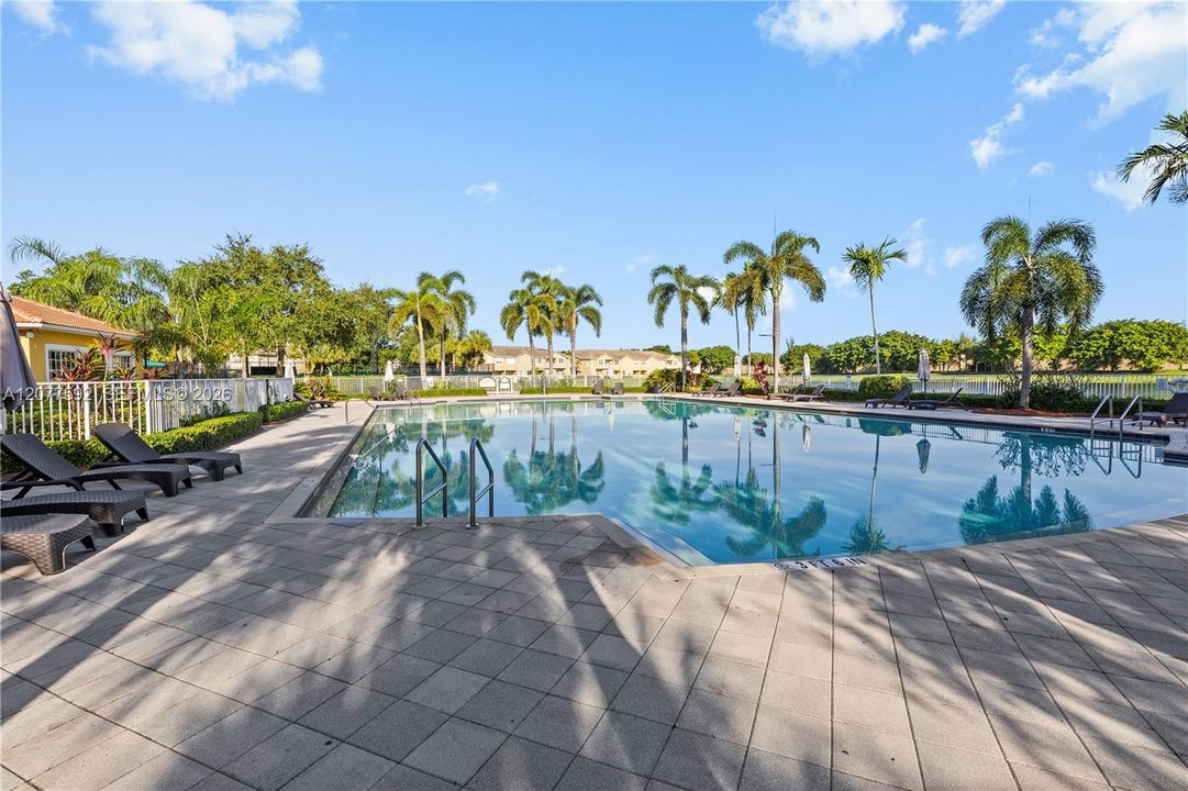 En Venta: $385,000 (3 camas, 2 baños, 1210 Pies cuadrados)