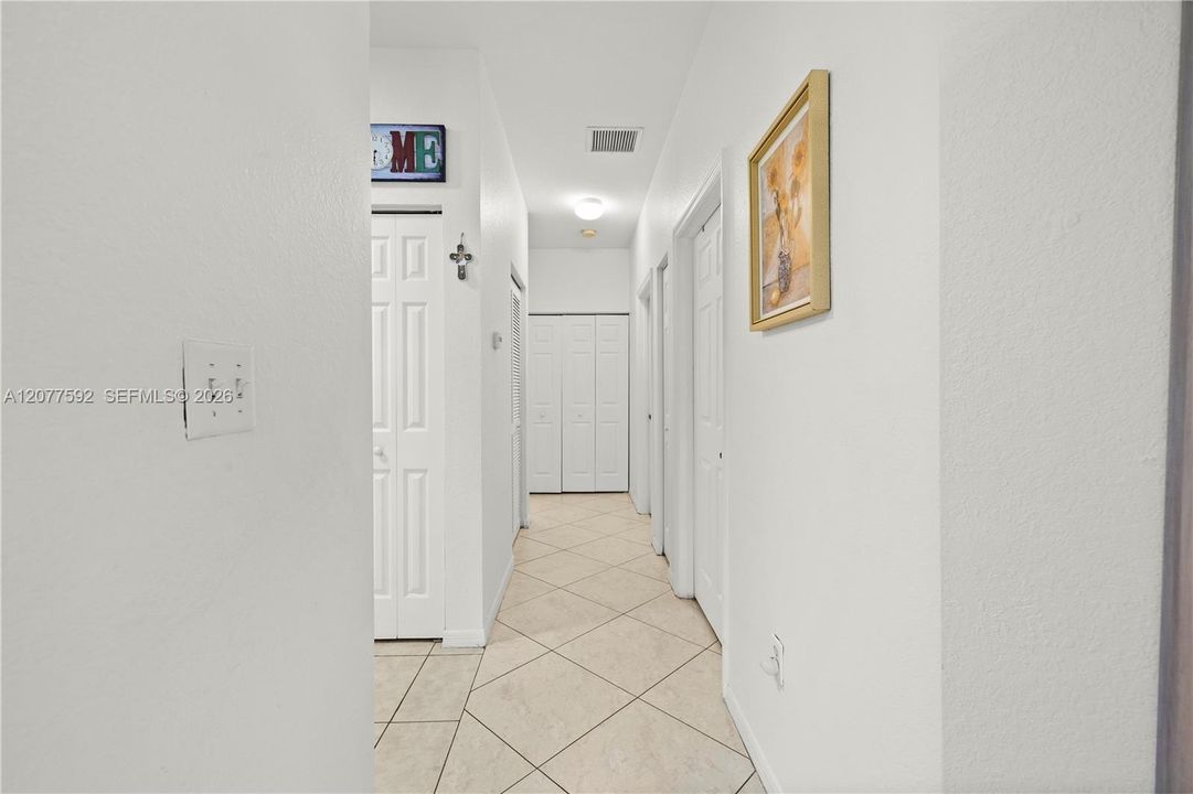 En Venta: $385,000 (3 camas, 2 baños, 1210 Pies cuadrados)