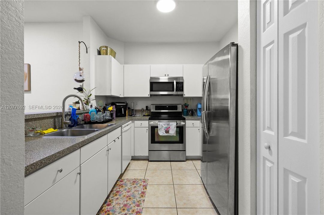 En Venta: $385,000 (3 camas, 2 baños, 1210 Pies cuadrados)