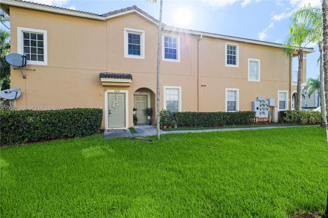 En Venta: $385,000 (3 camas, 2 baños, 1210 Pies cuadrados)
