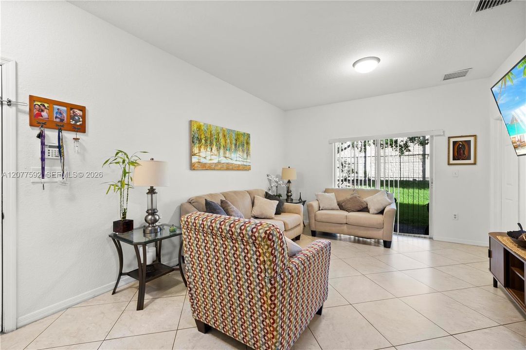 En Venta: $385,000 (3 camas, 2 baños, 1210 Pies cuadrados)